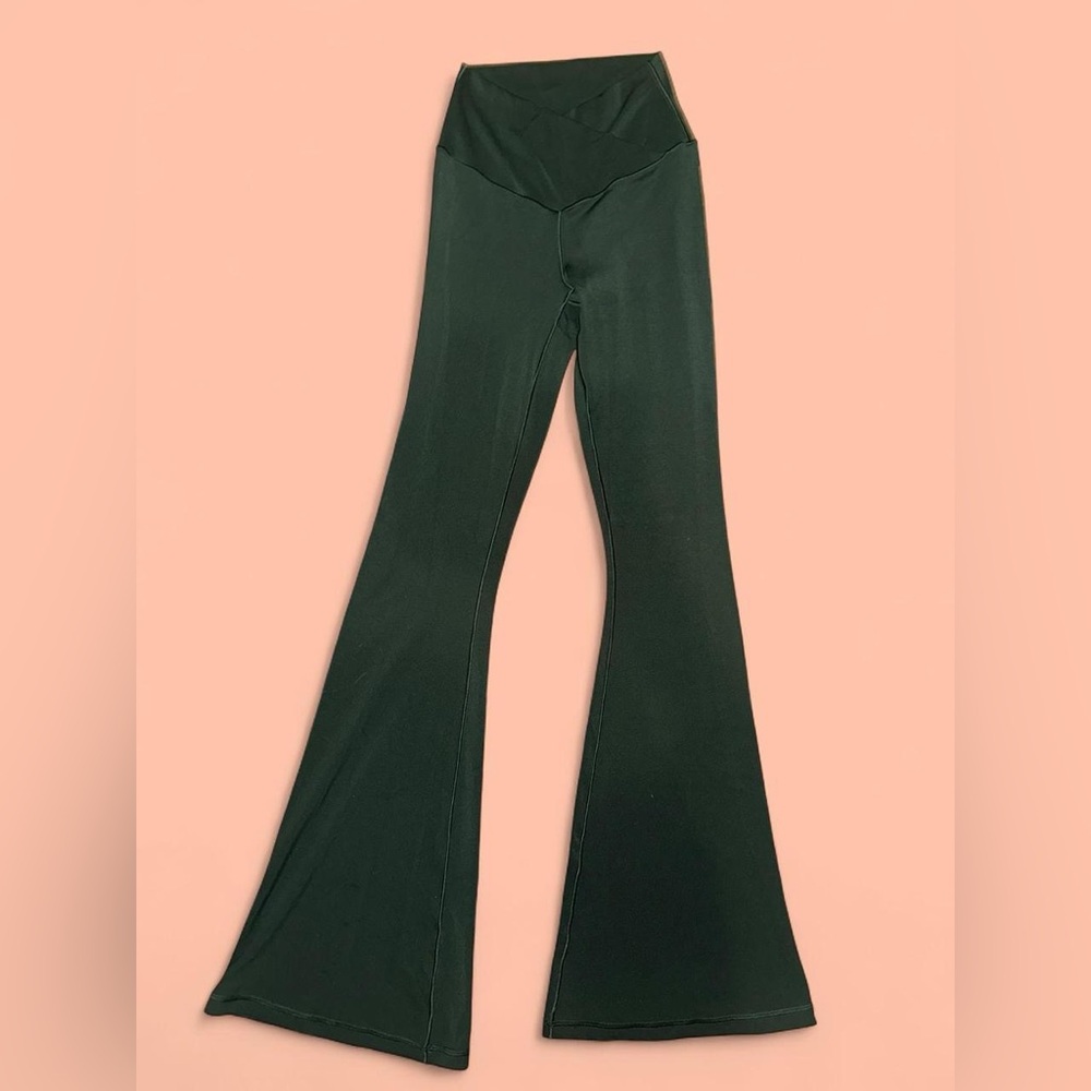 aerie dark green high waisted crossover flare leggings 🌲